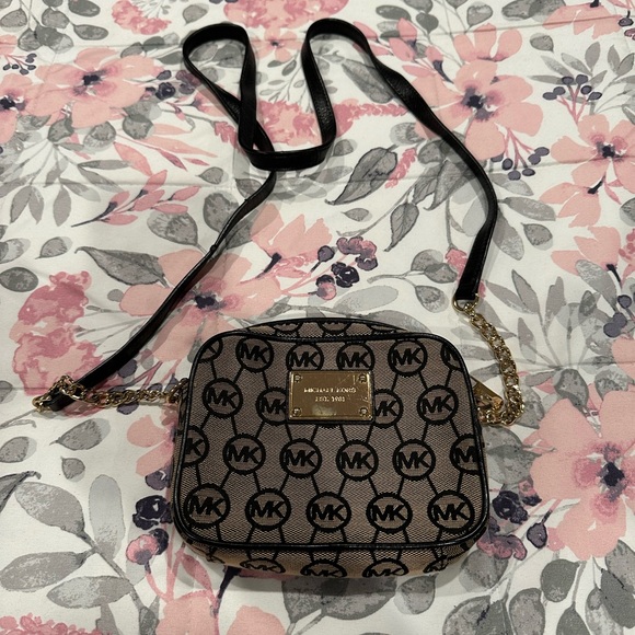 Michael Kors small crossbody. - Picture 1 of 2